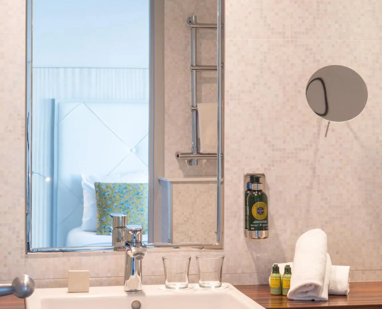 ****  Hotel Le Parisis - Paris Tour Eiffel Francia